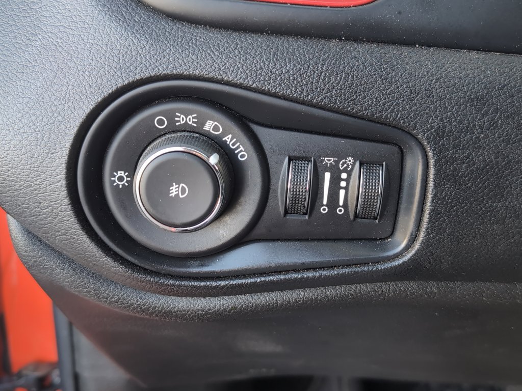 Used 2021 Jeep Renegade Trailhawk image 14