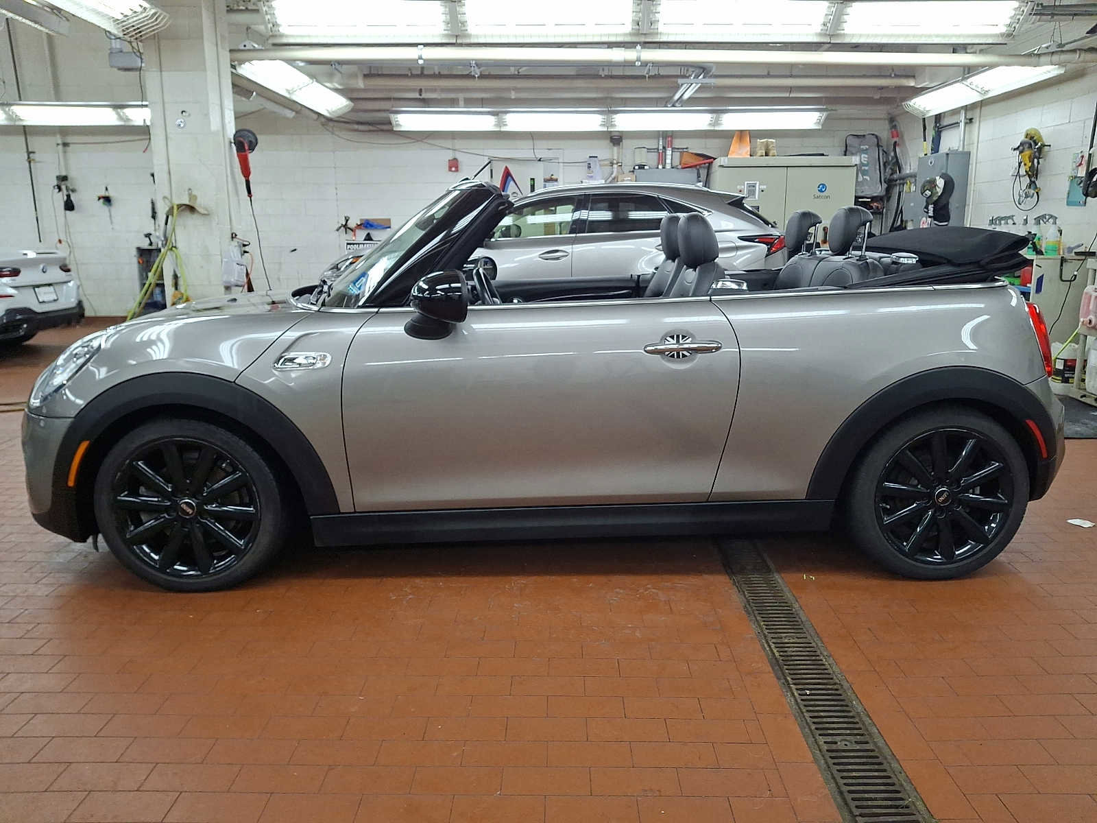 Used 2016 MINI Cooper S image 8