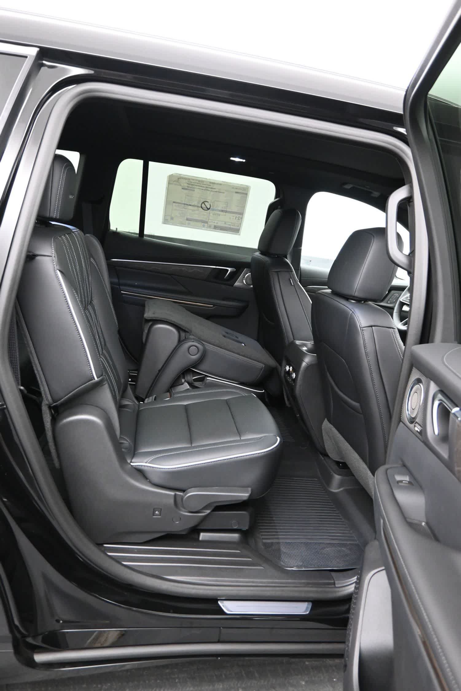 New 2026 Buick Enclave Avenir w/ Super Cruise Package AWD/4WD image 12