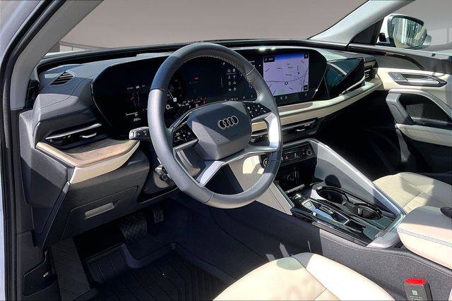 Used 2025 Audi Q5 Premium w/ Convenience Package AWD/4WD image 17