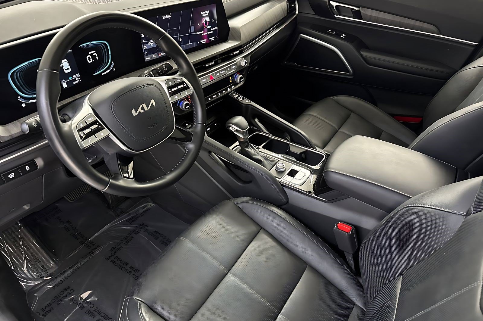 Used 2023 Kia Telluride EX w/ EX Captain's Chair Package FWD image 4
