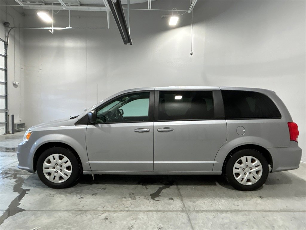 Certified 2018 Dodge Grand Caravan SE w/ UConnect Hands-Free Group image 9