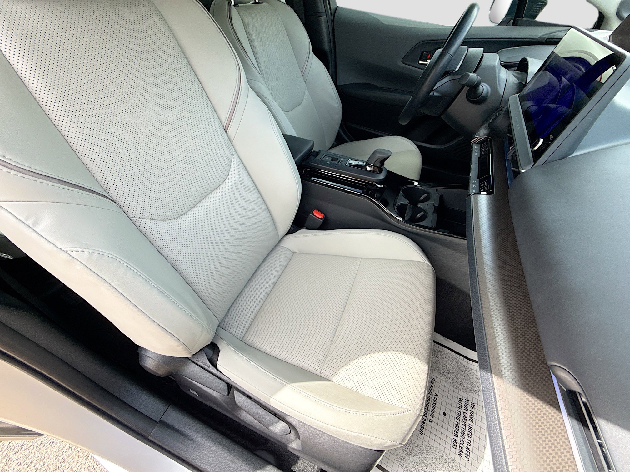 Used 2024 Toyota Prius Limited FWD image 15