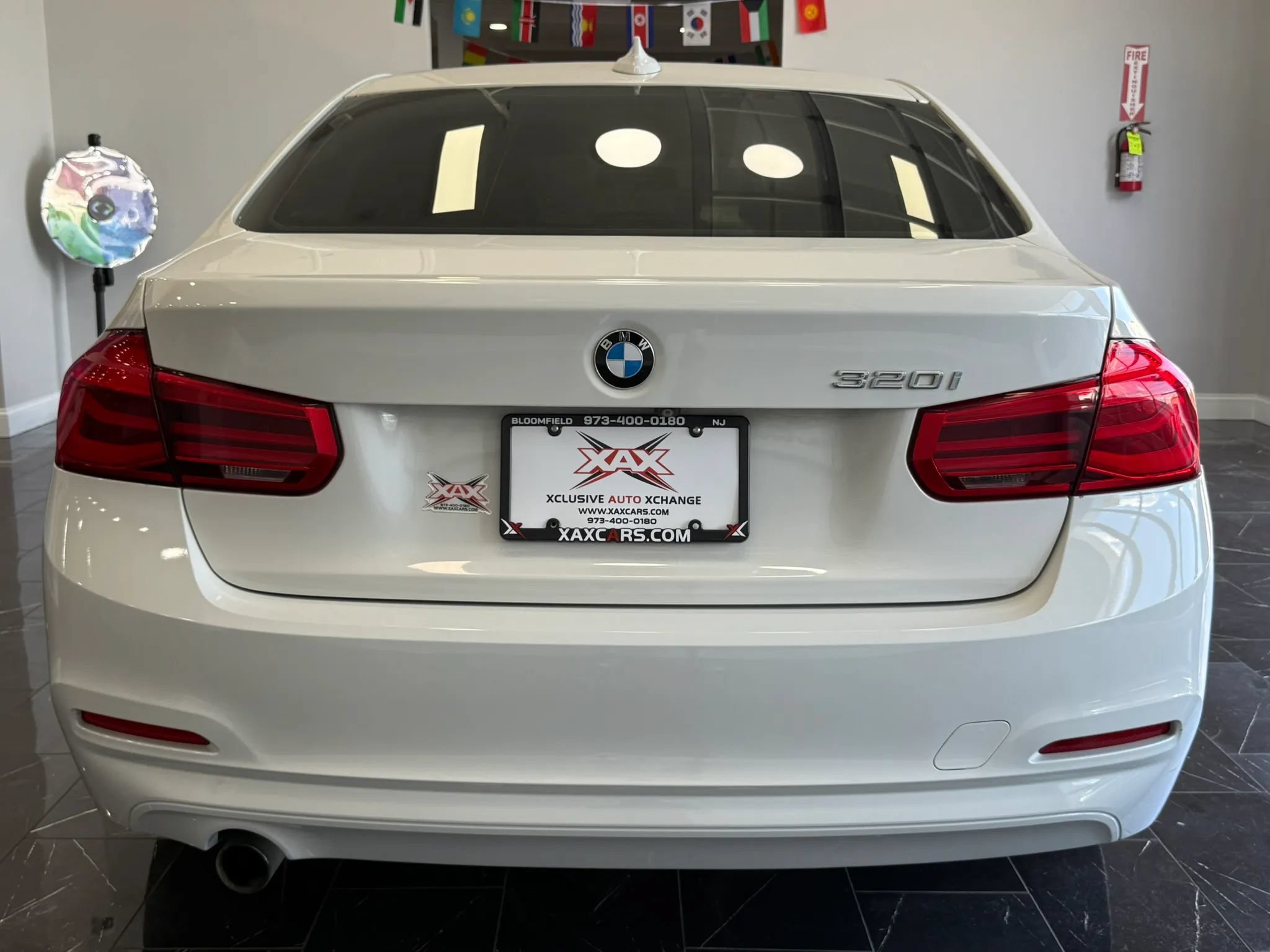 Used 2018 BMW 320i Sedan RWD image 5