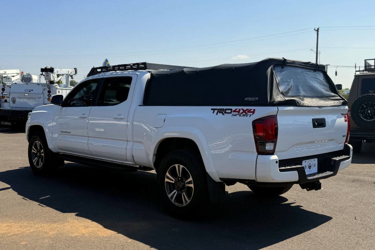 Used 2019 Toyota Tacoma TRD Sport w/ TRD Premium Sport Package AWD/4WD image 4