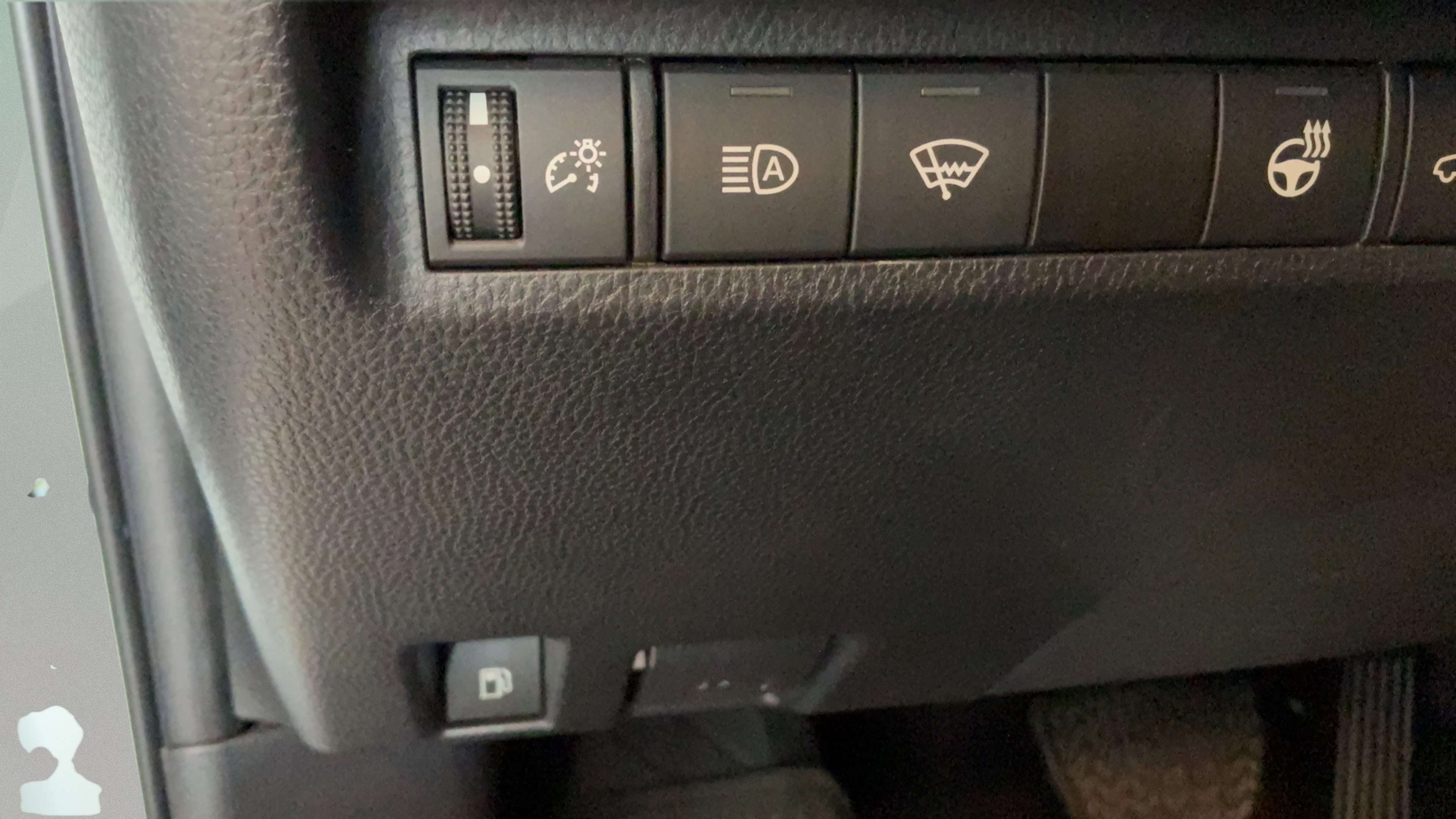Used 2022 Toyota RAV4 XLE w/ Convenience Package AWD/4WD image 17
