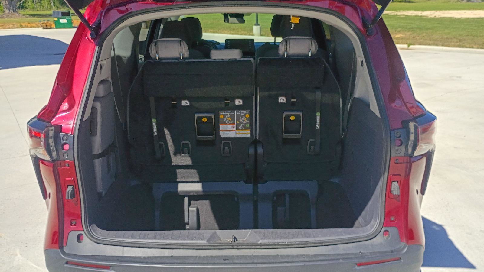 Used 2023 Toyota Sienna LE image 18