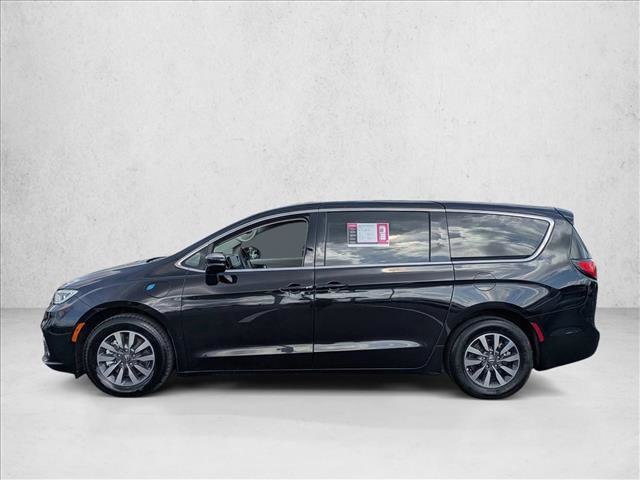 Used 2024 Chrysler Pacifica Select image 9