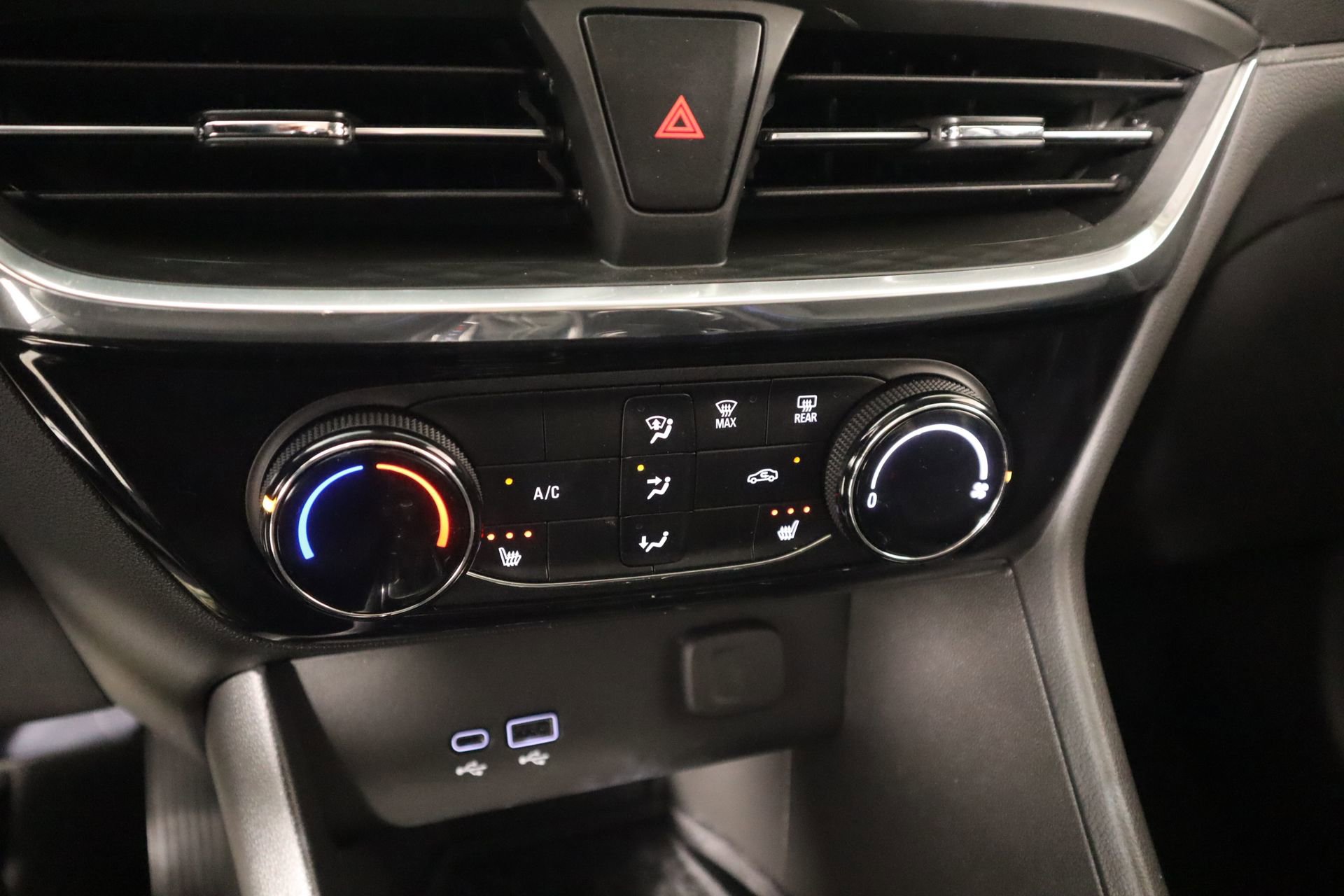 Used 2025 Buick Encore GX Sport Touring w/ Advanced Technology Package image 7