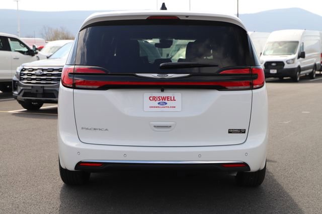 Used 2026 Chrysler Pacifica Select image 5