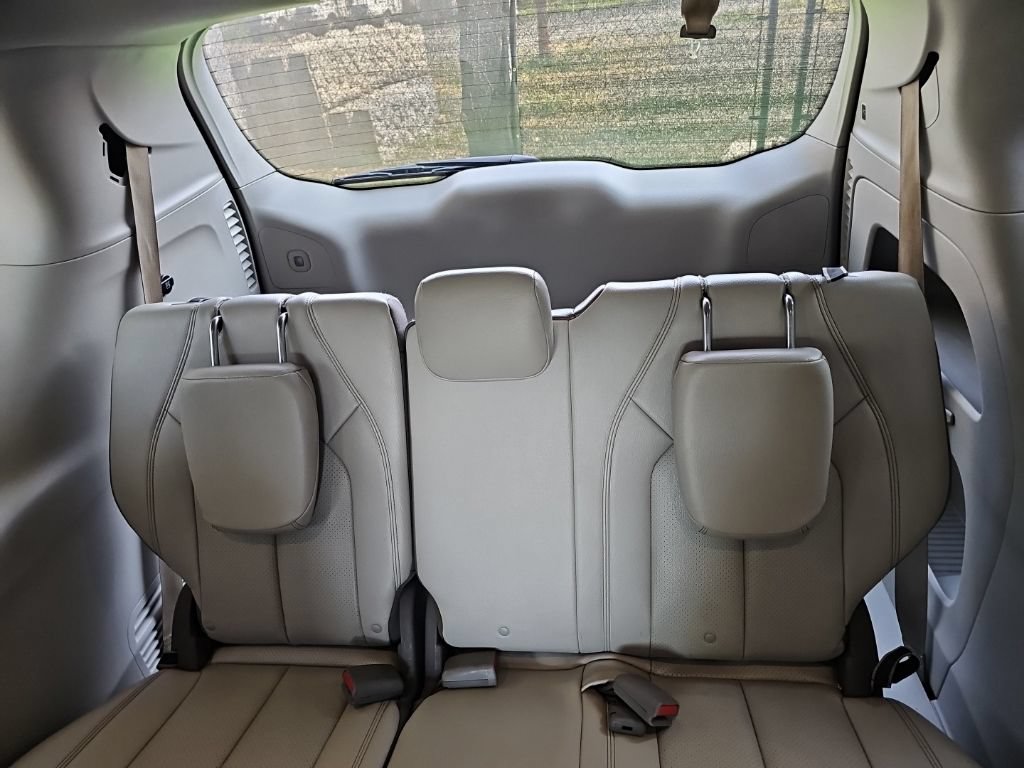 Used 2018 Chrysler Pacifica Touring-L Plus w/ Advanced Safetytec Group FWD image 16