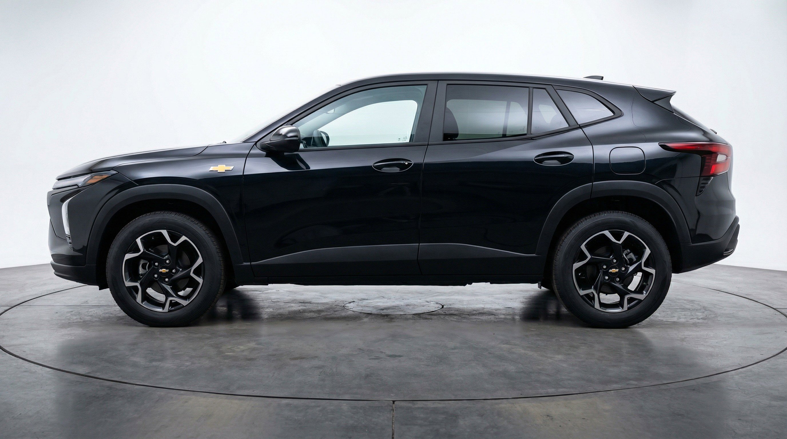 Used 2025 Chevrolet Trax LT FWD image 5