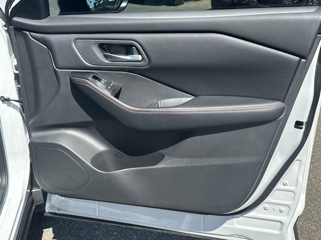 Used 2025 Nissan Rogue SV AWD/4WD image 19