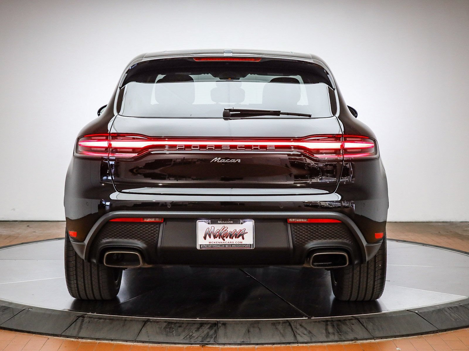 Certified 2025 Porsche Macan AWD/4WD image 7