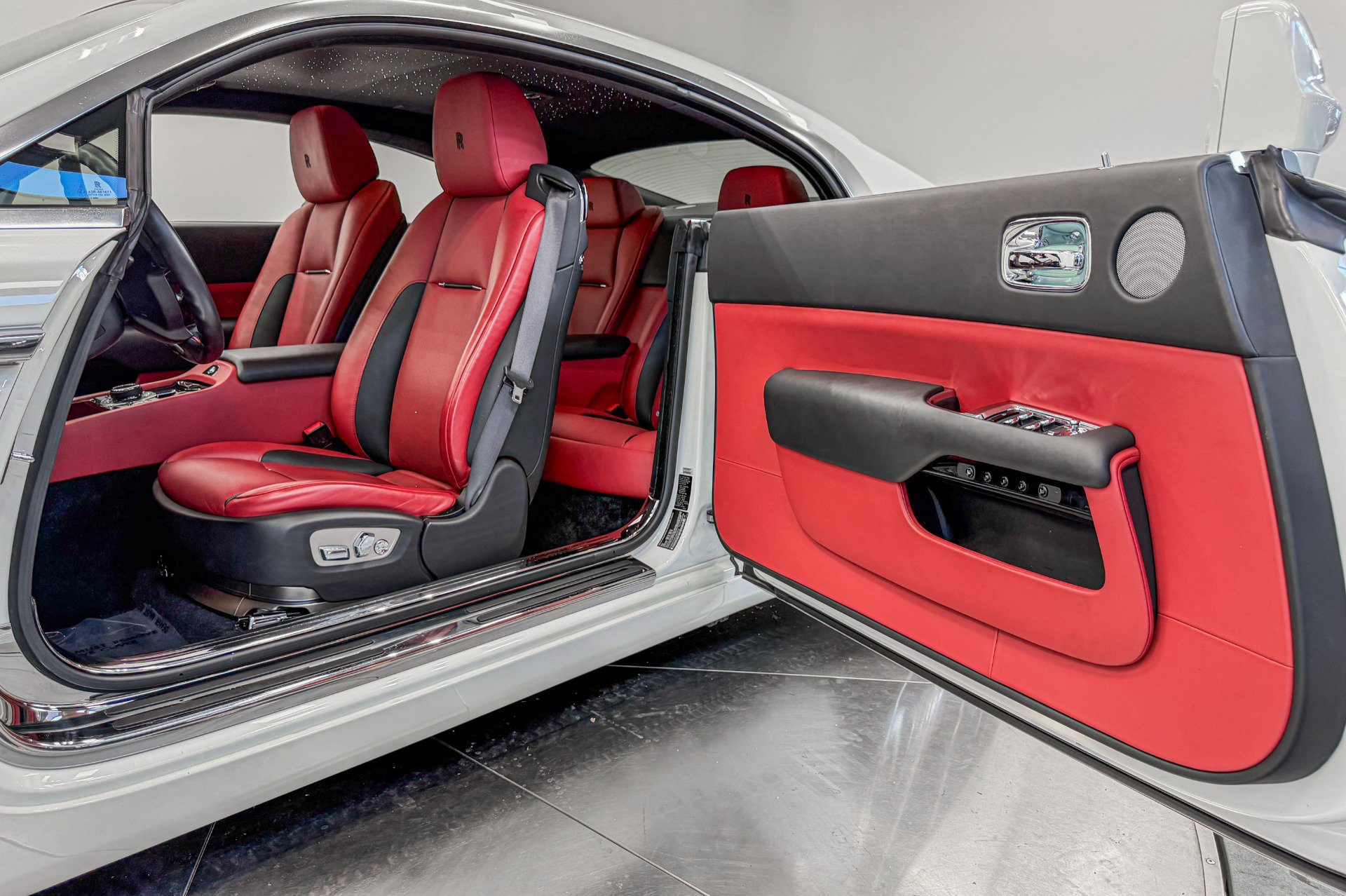Used 2019 Rolls-Royce Wraith RWD image 23