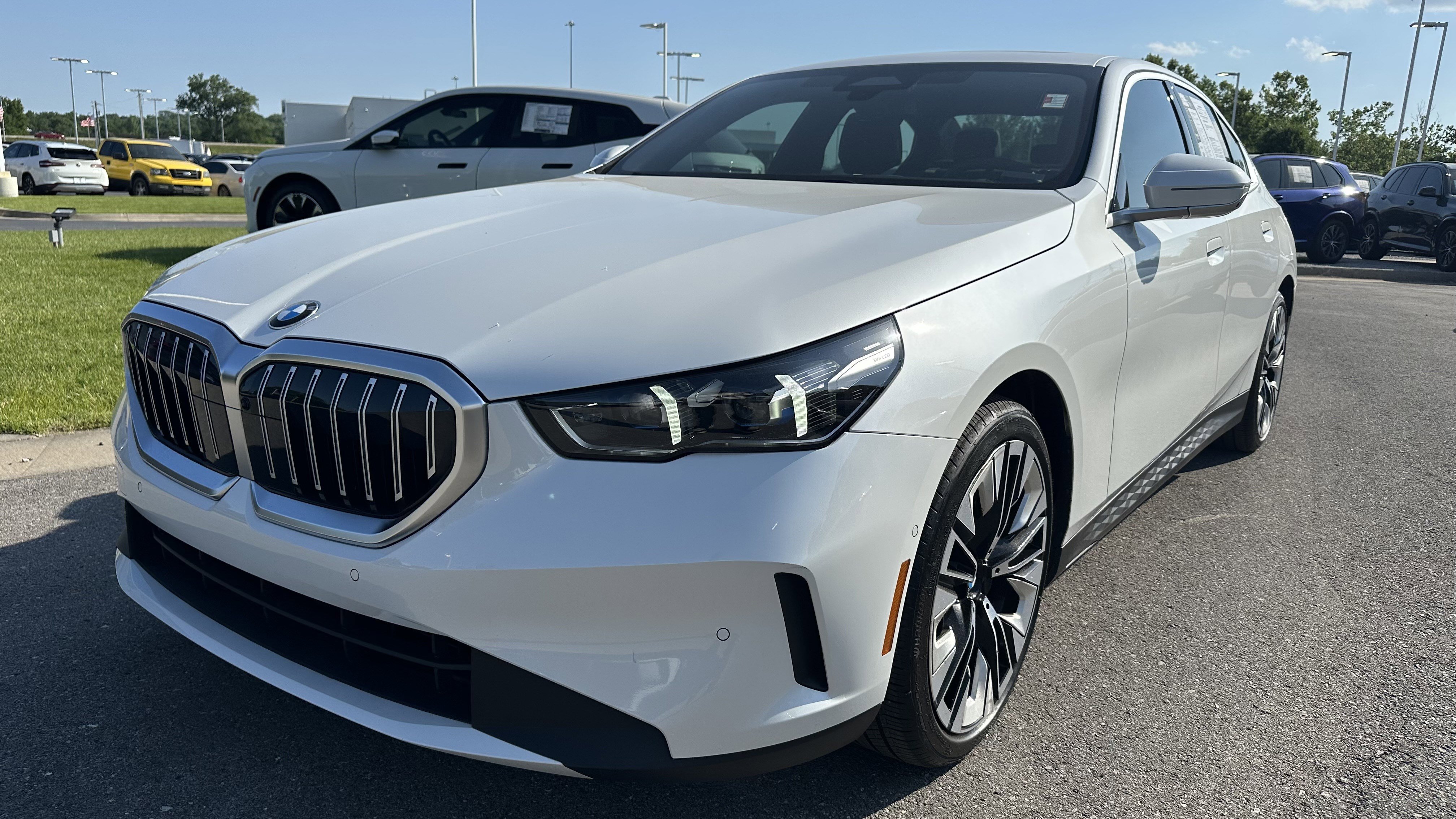 Certified 2024 BMW 530i xDrive w/ Premium Package AWD/4WD image 5