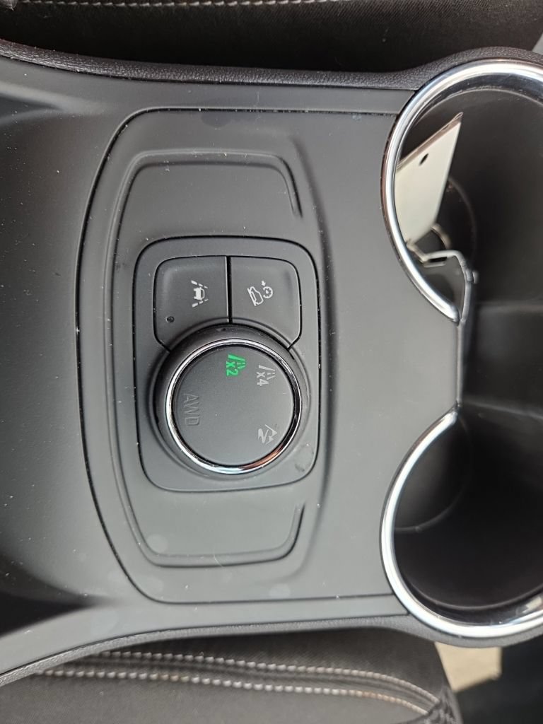 Used 2024 GMC Terrain SLE AWD/4WD image 14