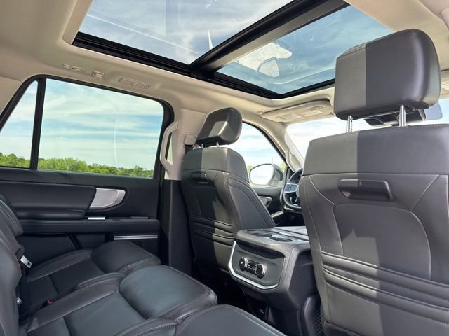Used 2025 Ford Expedition Active AWD/4WD image 5