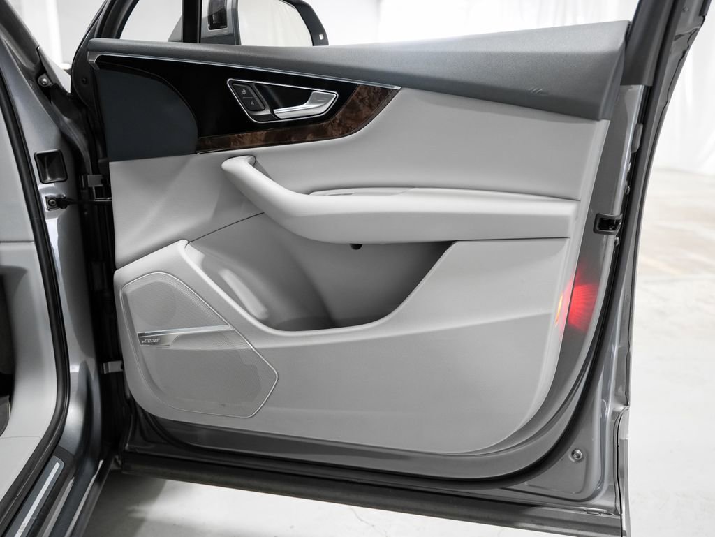 Used 2017 Audi Q7 3.0T Premium Plus w/ Premium Plus Package image 35