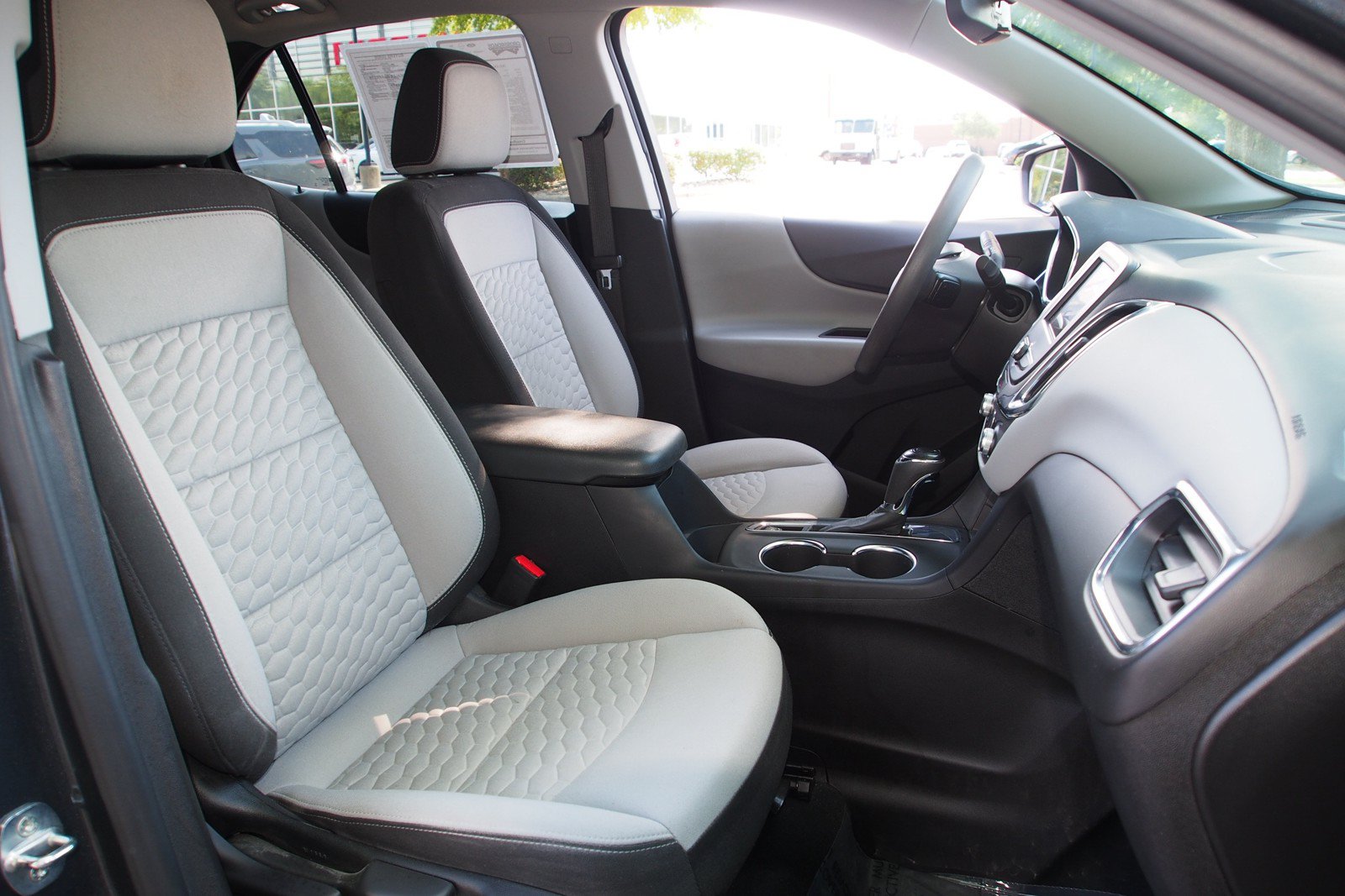 Used 2021 Chevrolet Equinox LS w/ LS Convenience Package FWD image 9