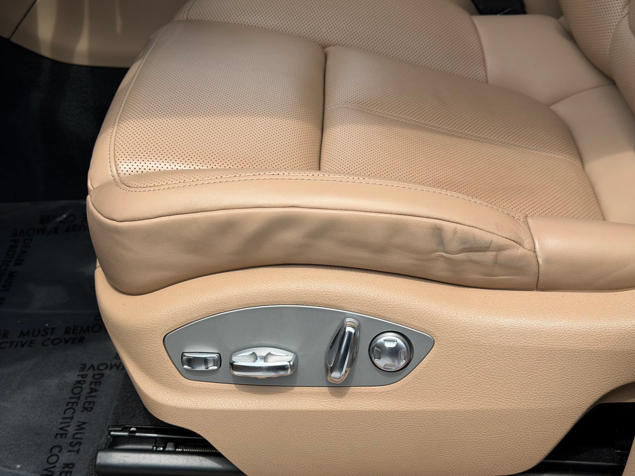 Certified 2023 Porsche Macan AWD/4WD image 25