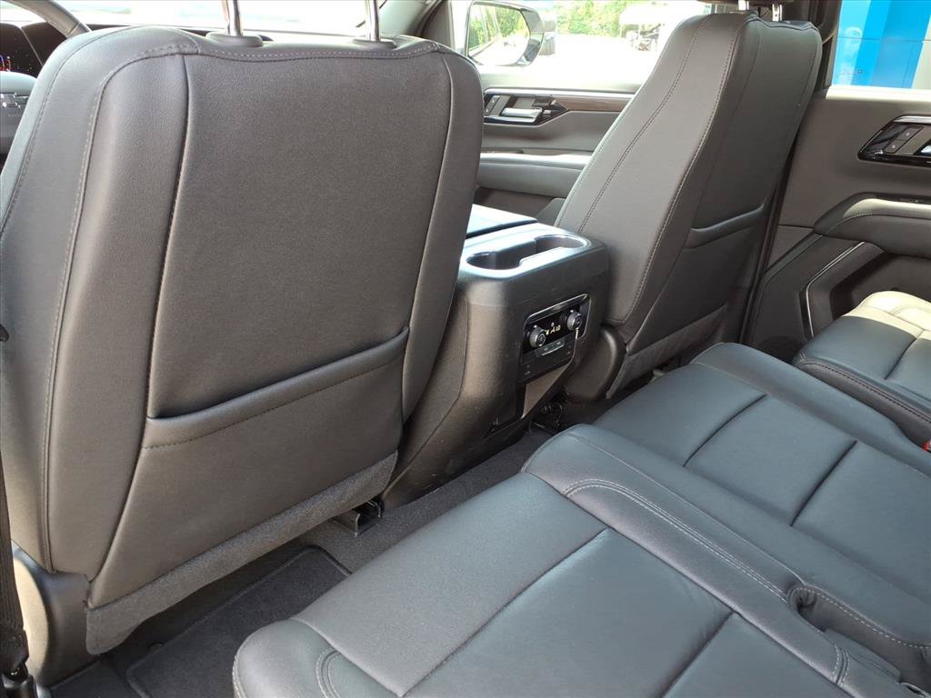 Certified 2025 Chevrolet Suburban Z71 AWD/4WD image 16
