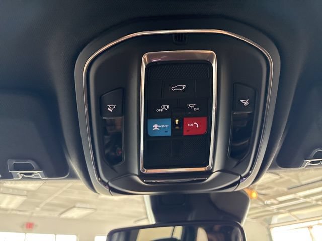 Used 2023 Jeep Grand Cherokee Altitude AWD/4WD image 46