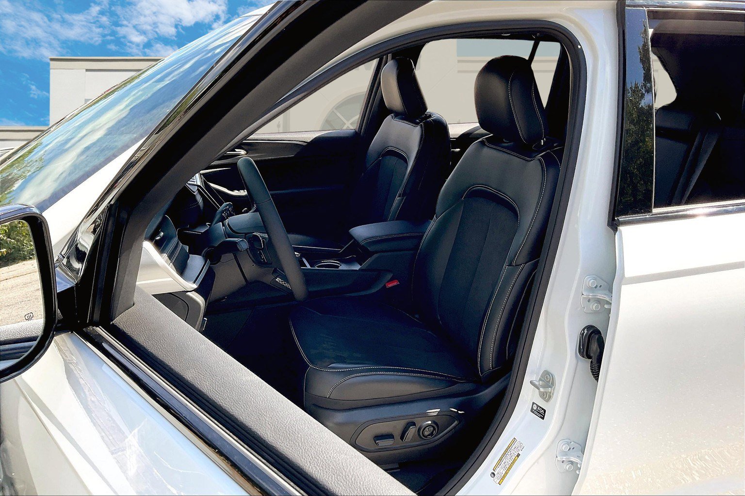 New 2025 Jeep Grand Cherokee 4WD image 9