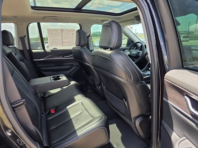 Certified 2023 Jeep Grand Cherokee Limited w/ Trailer Tow Prep Group (B) AWD/4WD image 14