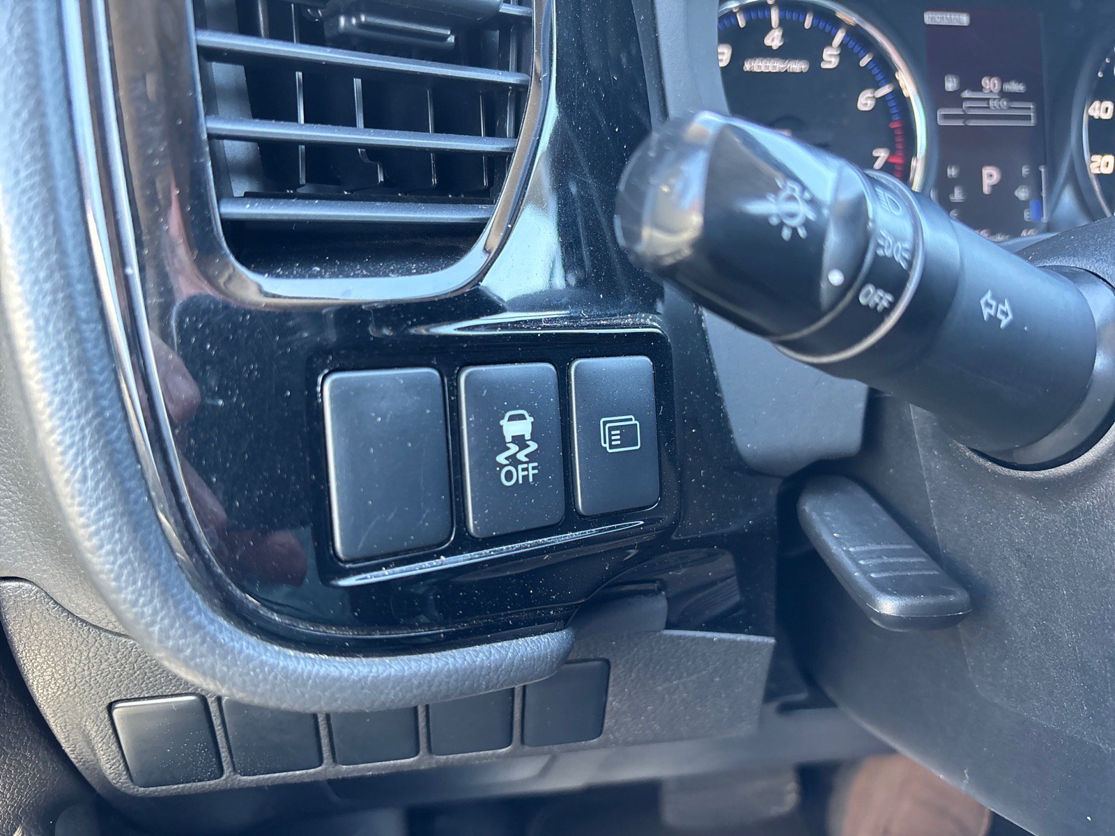 Used 2016 Mitsubishi Outlander SE AWD/4WD image 23