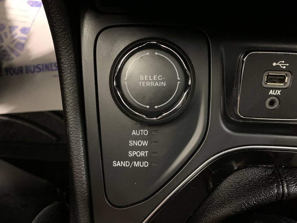 Used 2019 Jeep Cherokee Limited AWD/4WD image 26