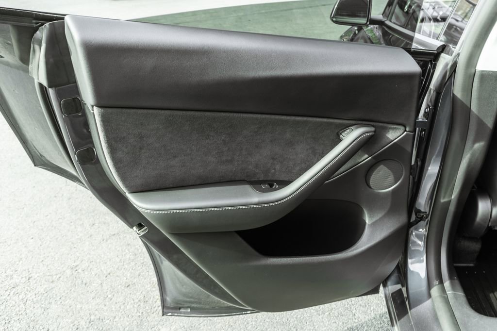 Used 2022 Tesla Model Y Performance AWD/4WD image 26