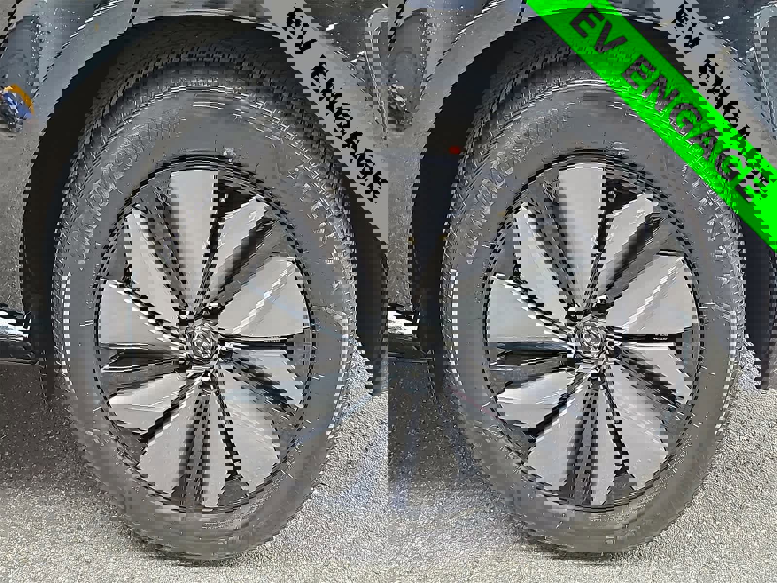 Used 2023 Nissan Ariya FWD image 12