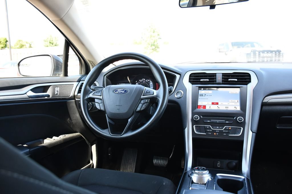 Used 2018 Ford Fusion SE w/ Fusion SE Technology Package FWD image 15