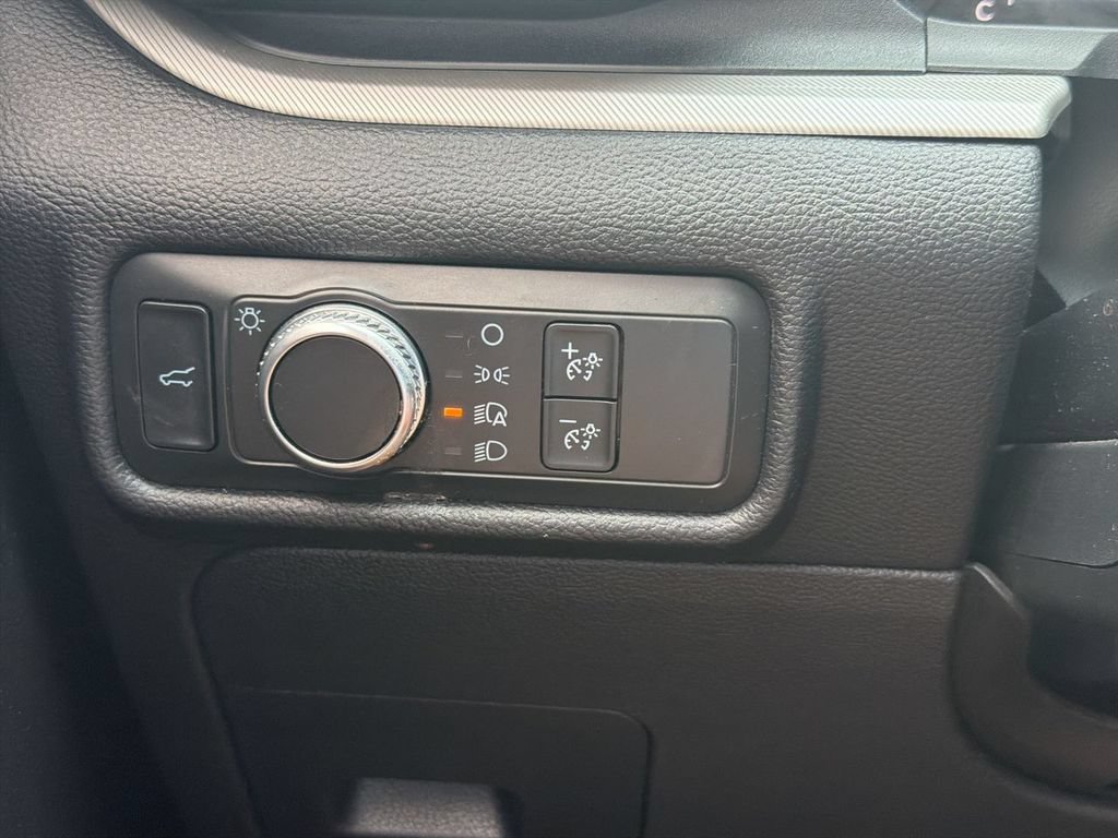 Used 2020 Ford Explorer XLT w/ Comfort Package RWD image 18