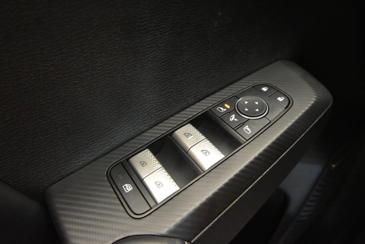 Used 2025 Mitsubishi Outlander SE image 29