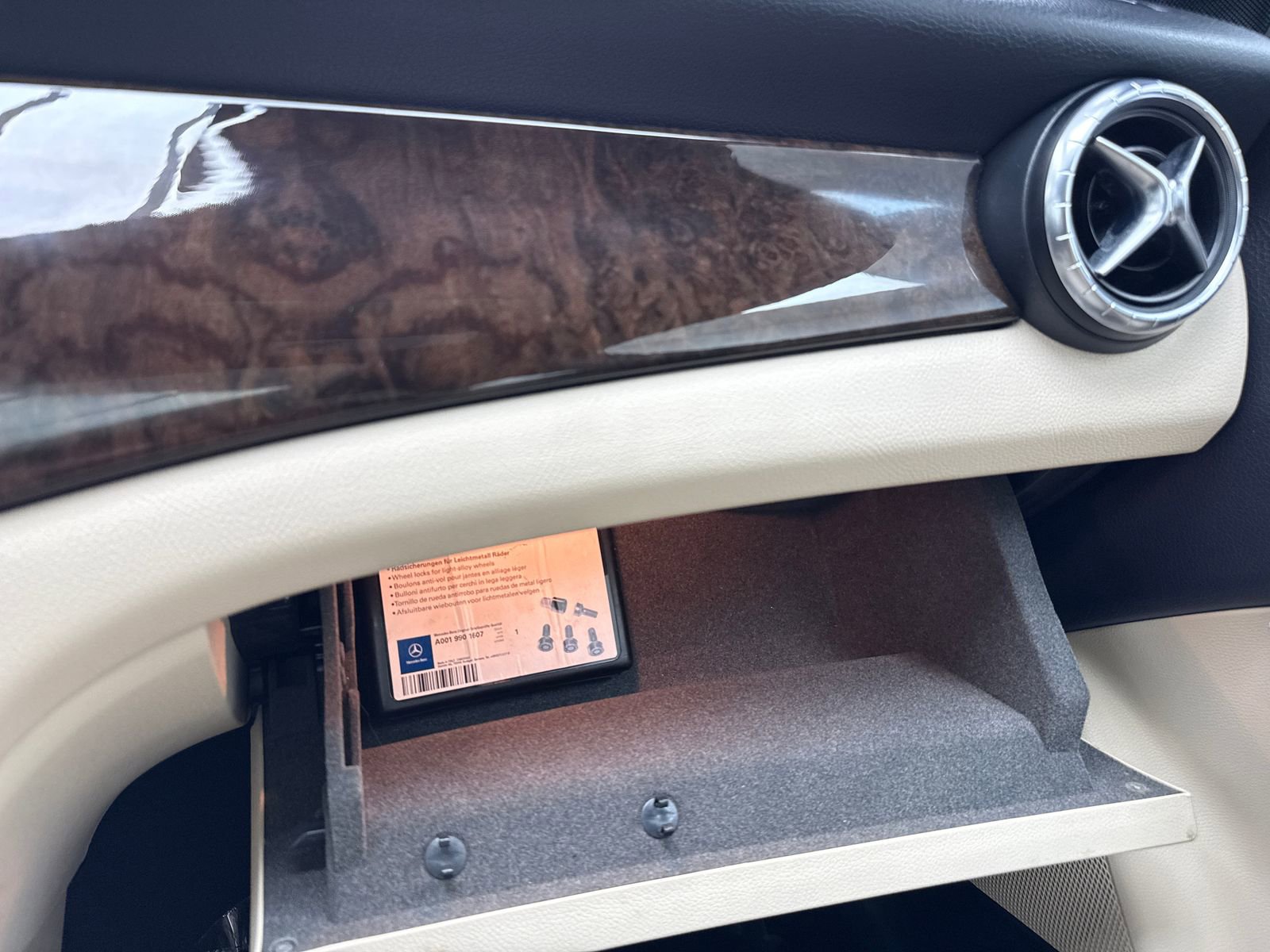 Used 2019 Mercedes-Benz CLA 250 w/ Premium Package image 32