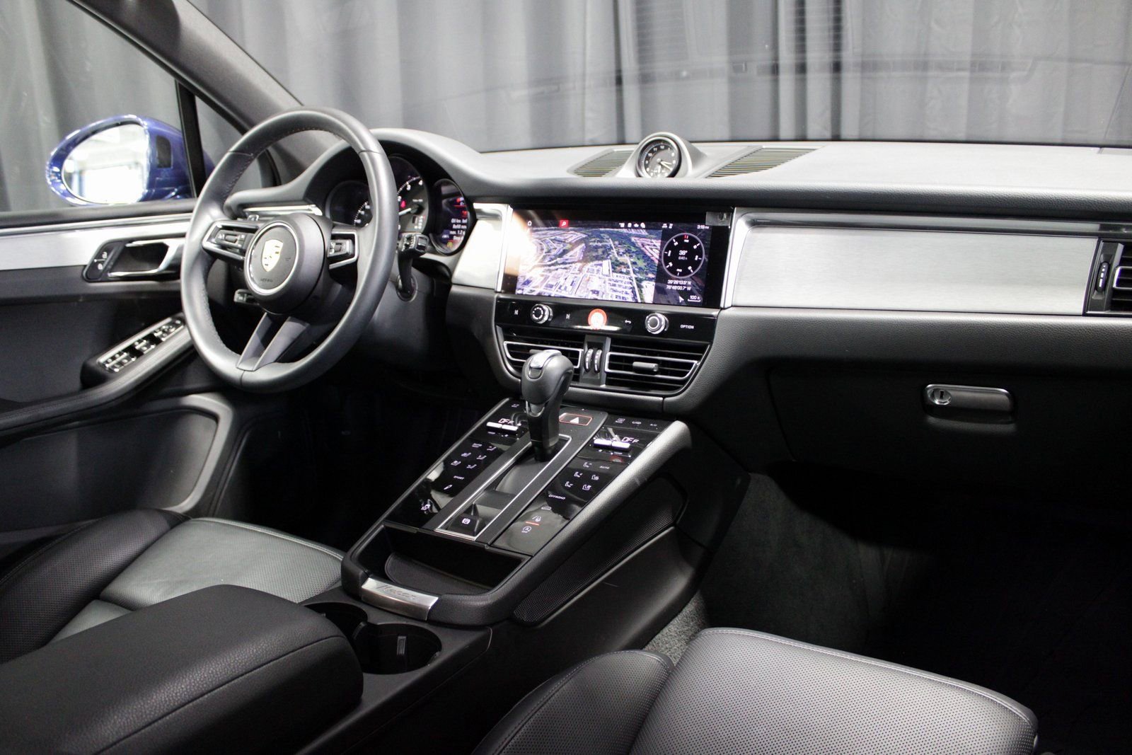 Certified 2025 Porsche Macan image 22