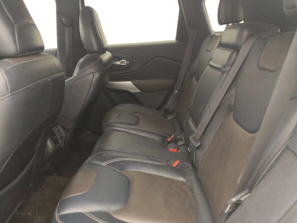 Used 2017 Jeep Cherokee Limited w/ Technology Group image 18