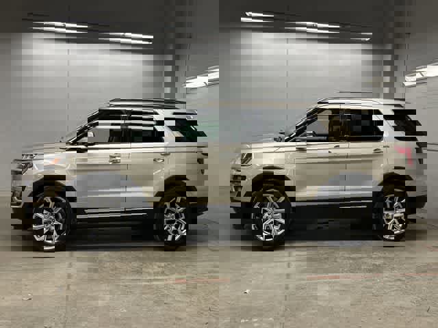 Used 2017 Ford Explorer Limited image 2