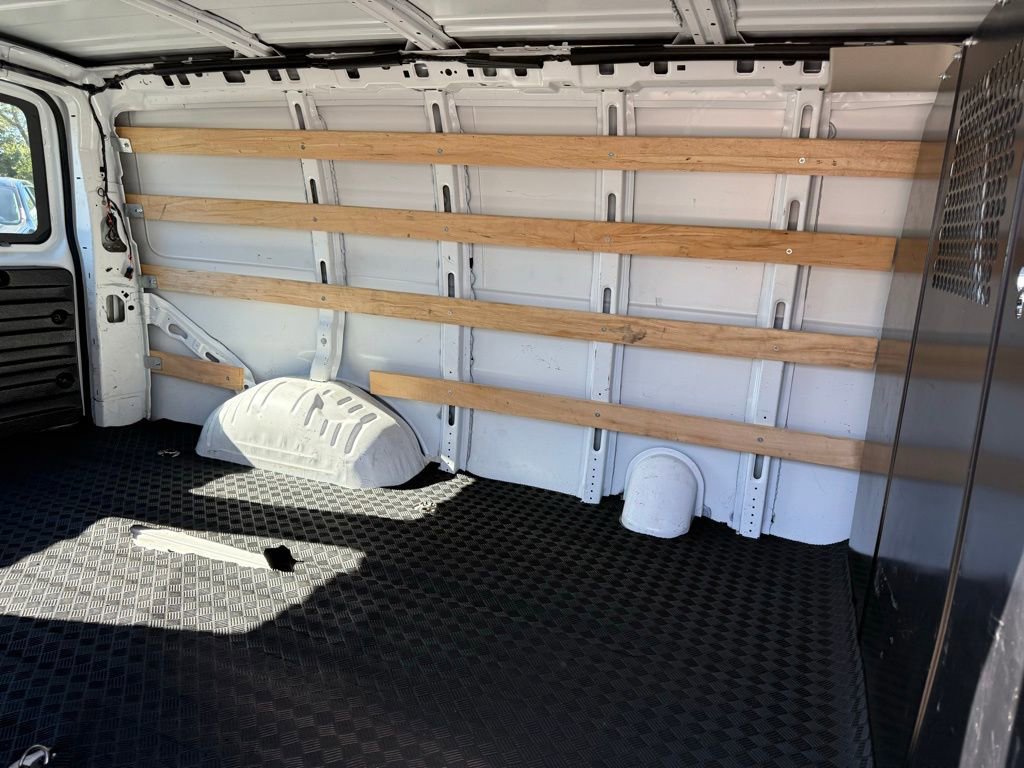 Used 2023 GMC Savana 2500 w/ Driver Convenience Package image 10