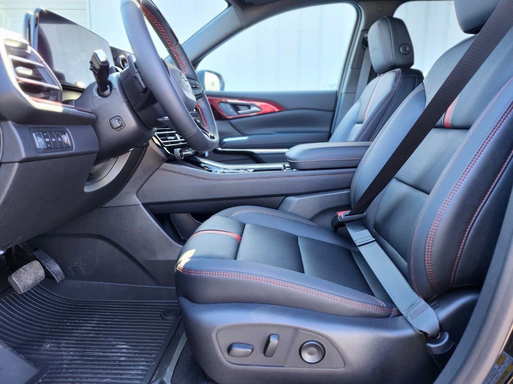 New 2026 Chevrolet Traverse RS w/ LPO, Floor Liner Package image 18