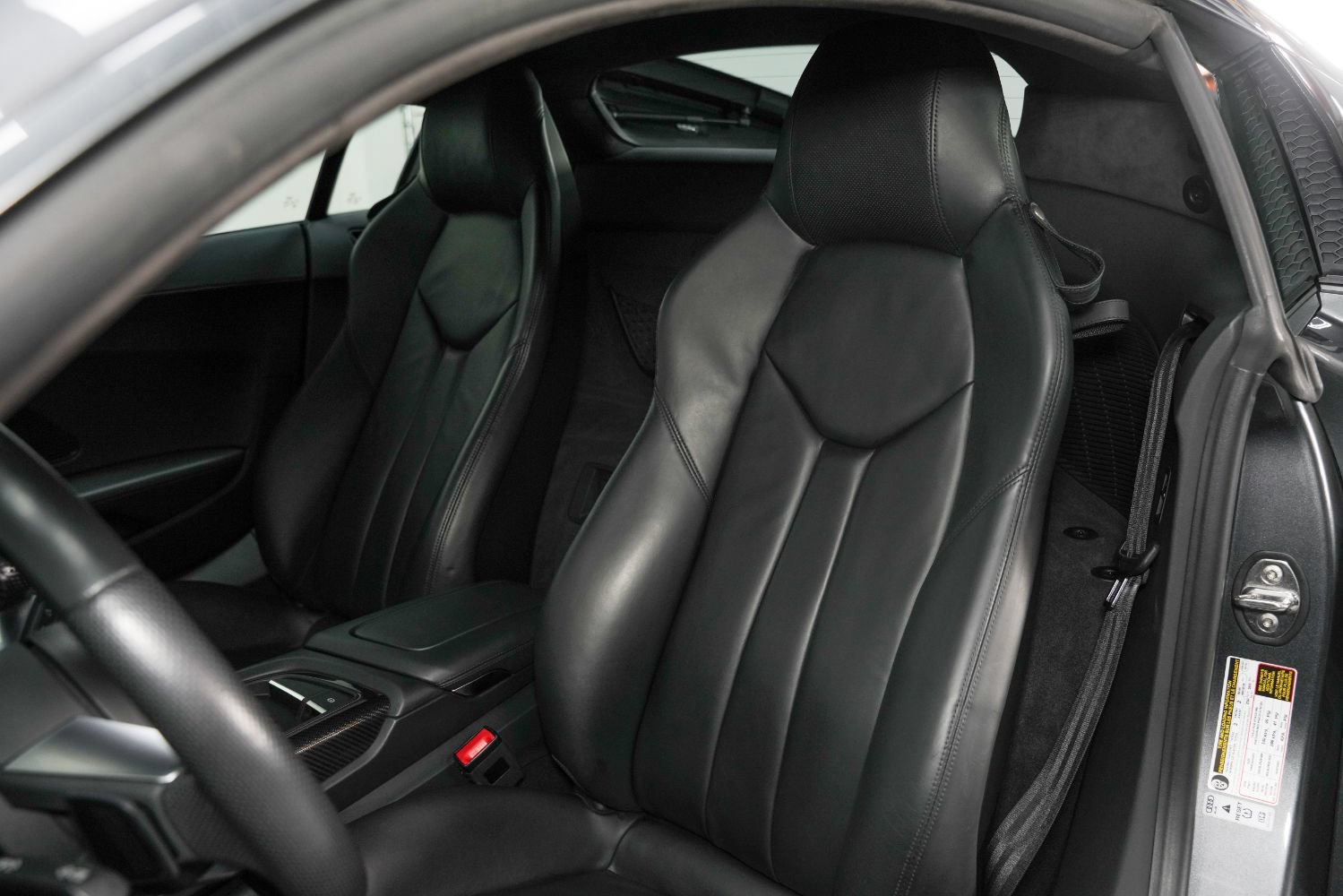 Used 2018 Audi R8 V10 w/ Premium Package RWD image 36