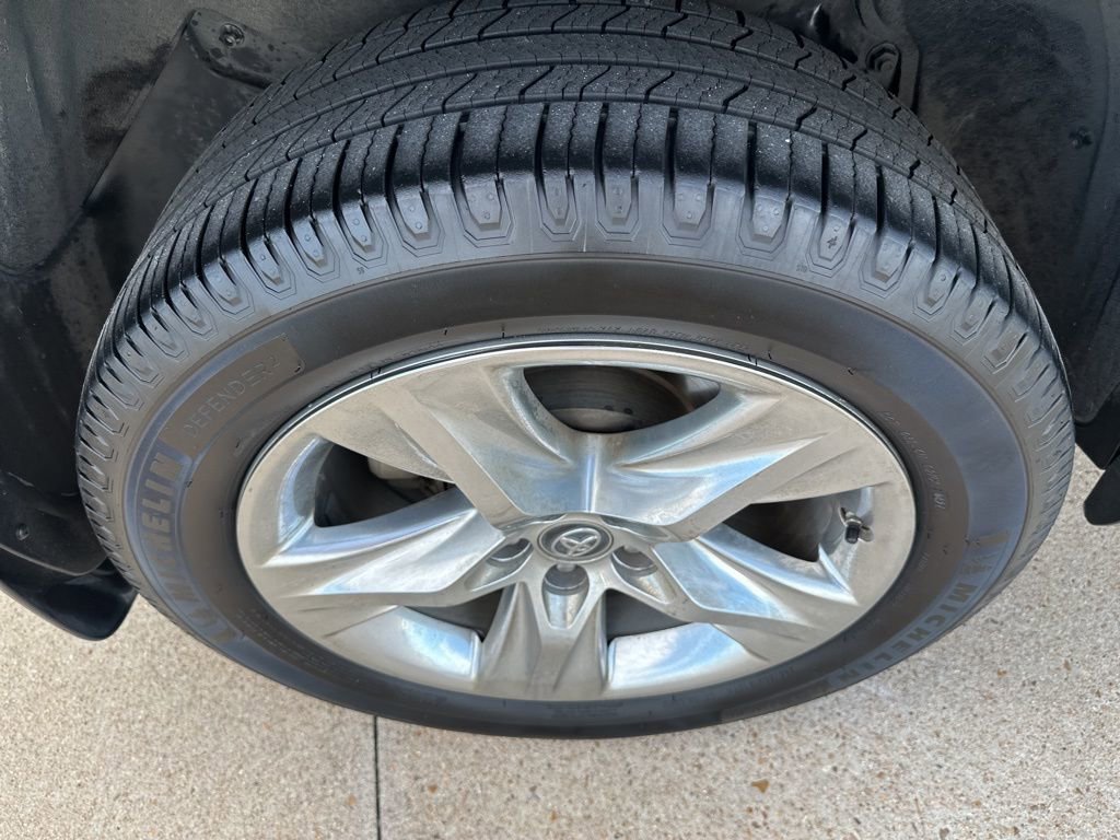 Used 2019 Toyota Highlander Limited FWD image 21