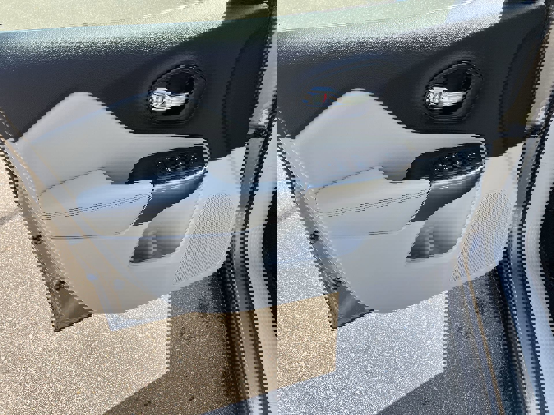 Used 2021 Jeep Cherokee Latitude Plus w/ Sun & Sound Group image 22