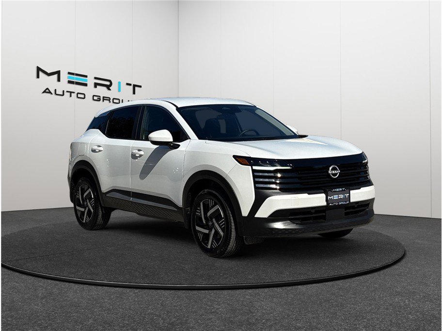 Used 2025 Nissan Kicks SV image 1