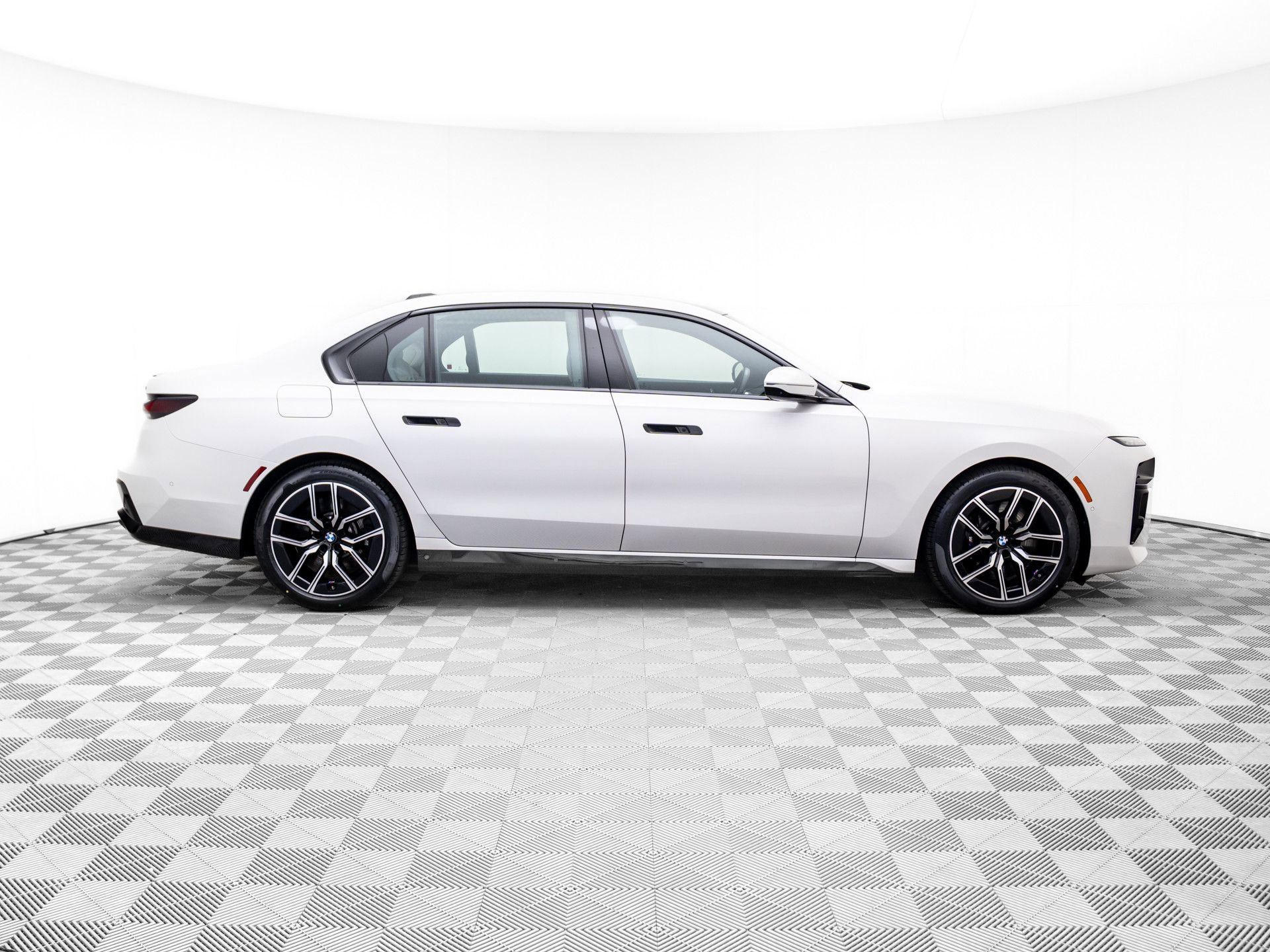 Certified 2024 BMW 760i xDrive image 6