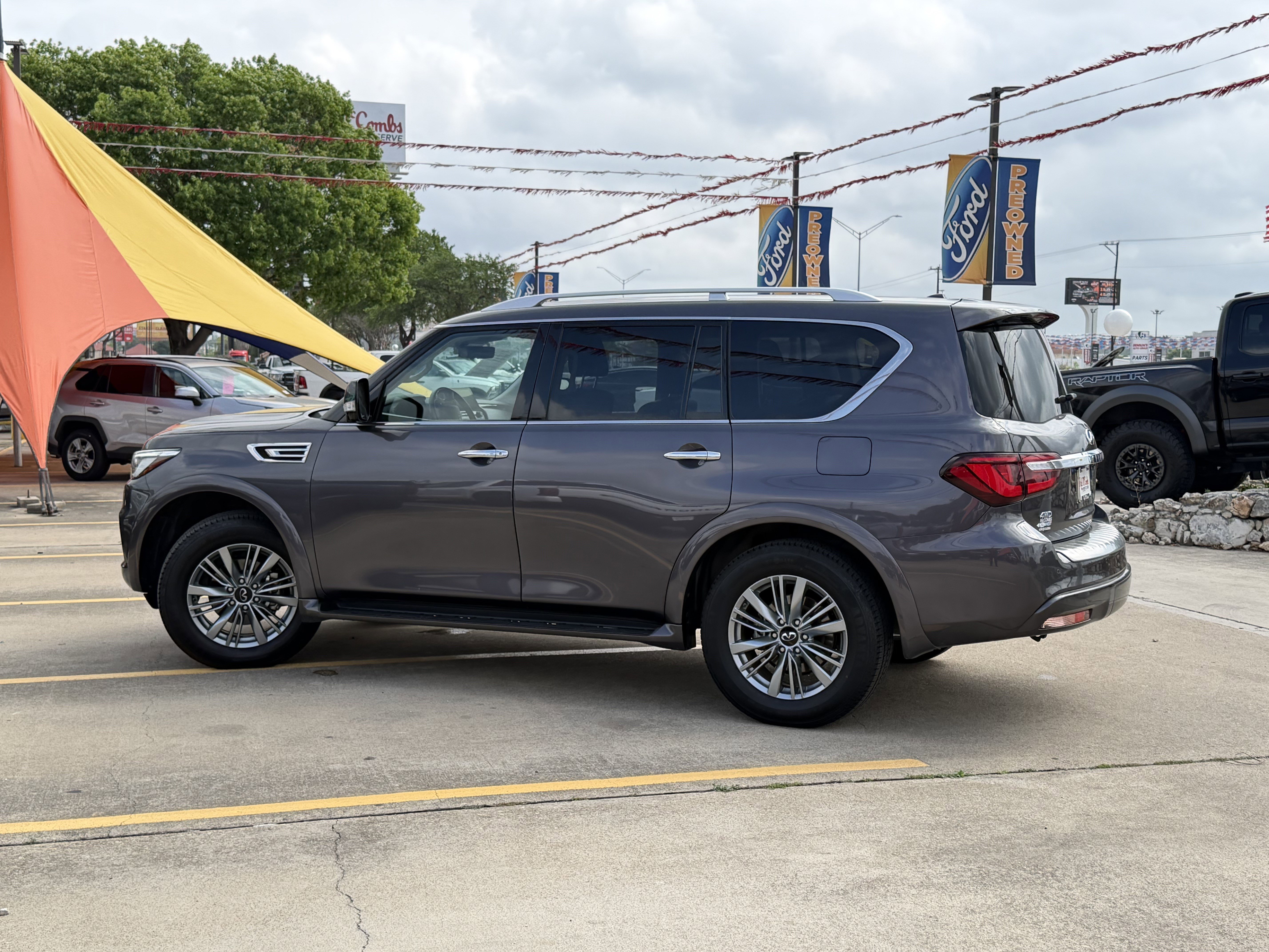 Used 2024 INFINITI QX80 Luxe AWD/4WD image 11
