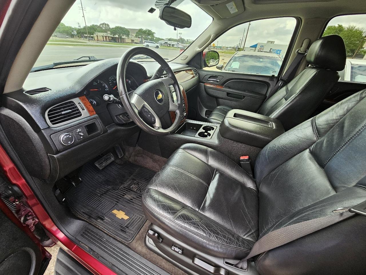 Used 2011 Chevrolet Suburban LT image 15