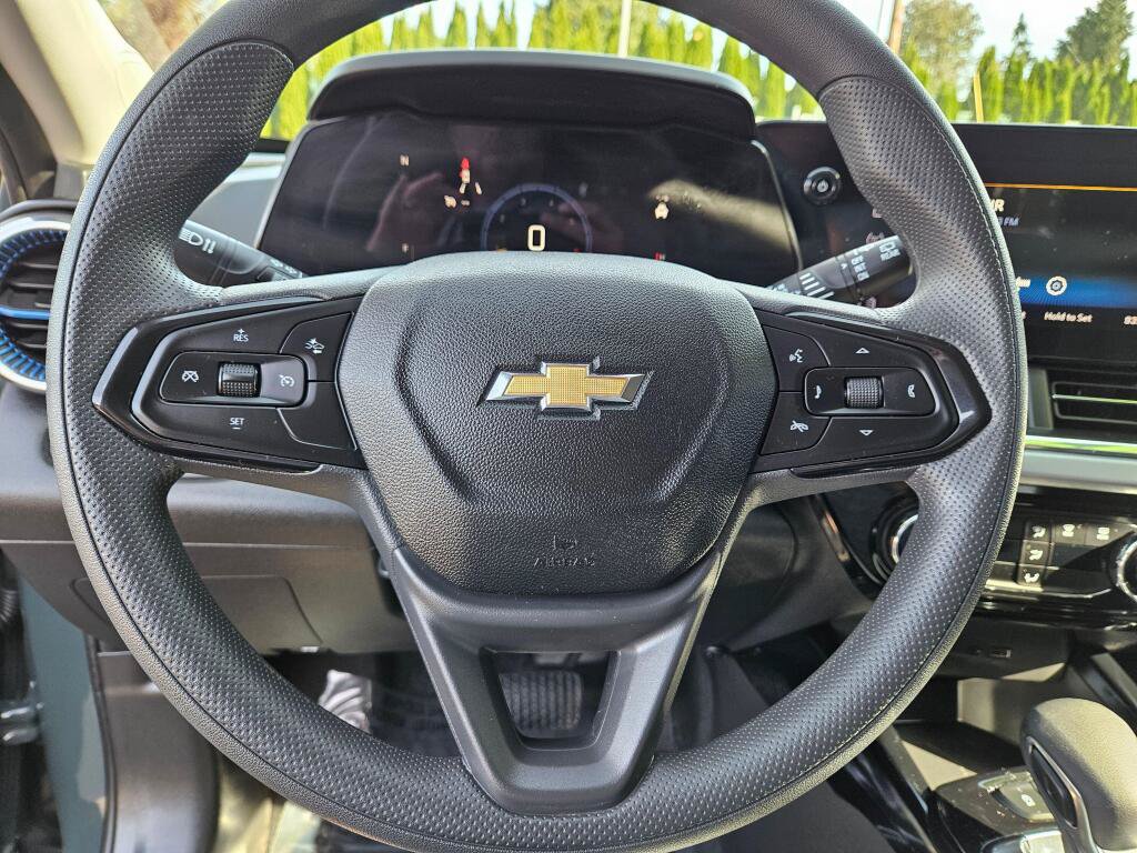 Used 2025 Chevrolet Trax LT FWD image 20